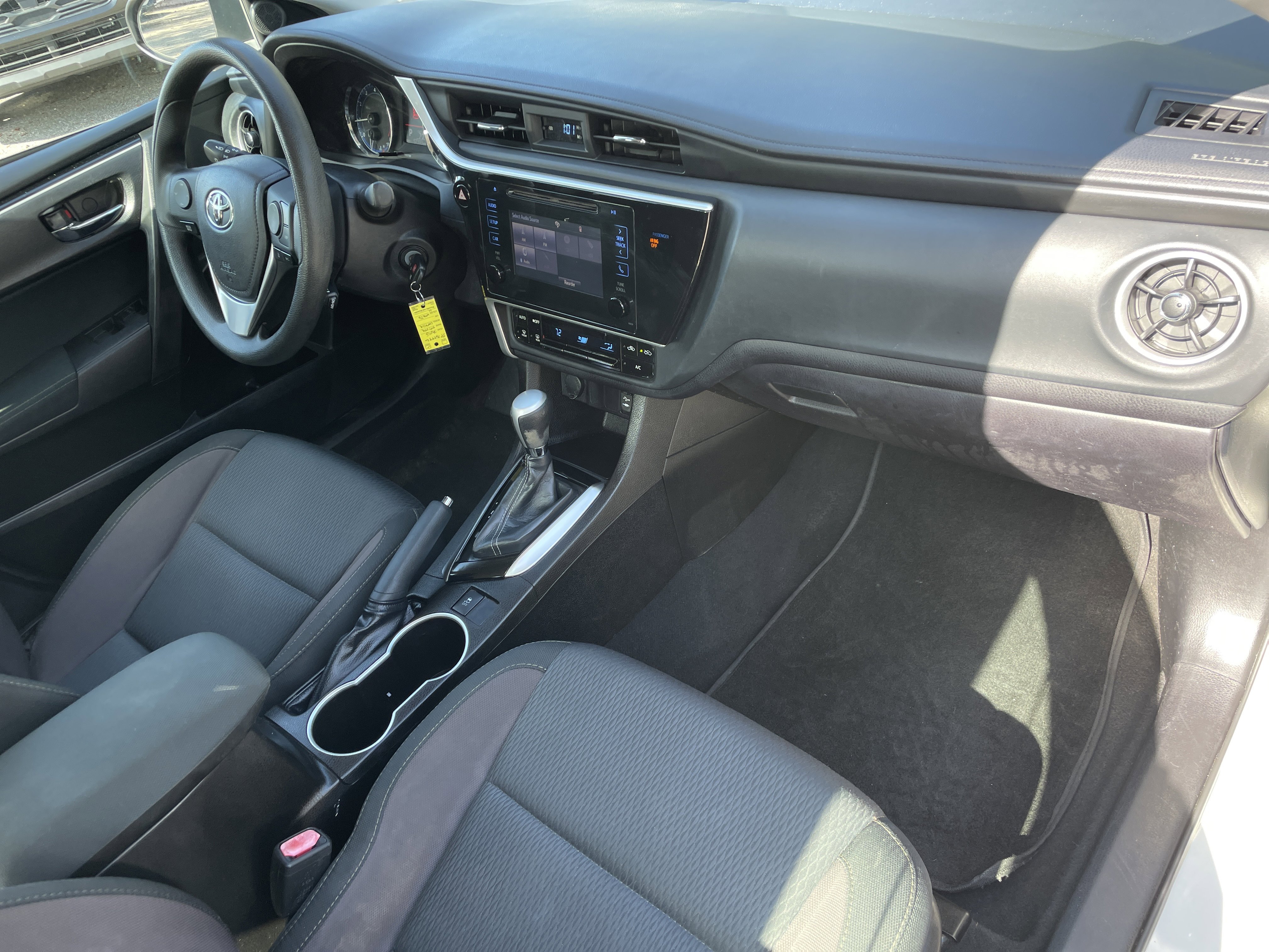 Used 2018 Toyota Corolla L image 11