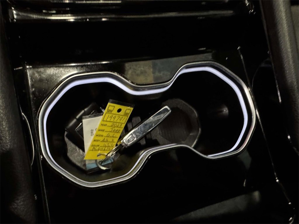 Used 2023 Jeep Grand Cherokee Altitude image 26