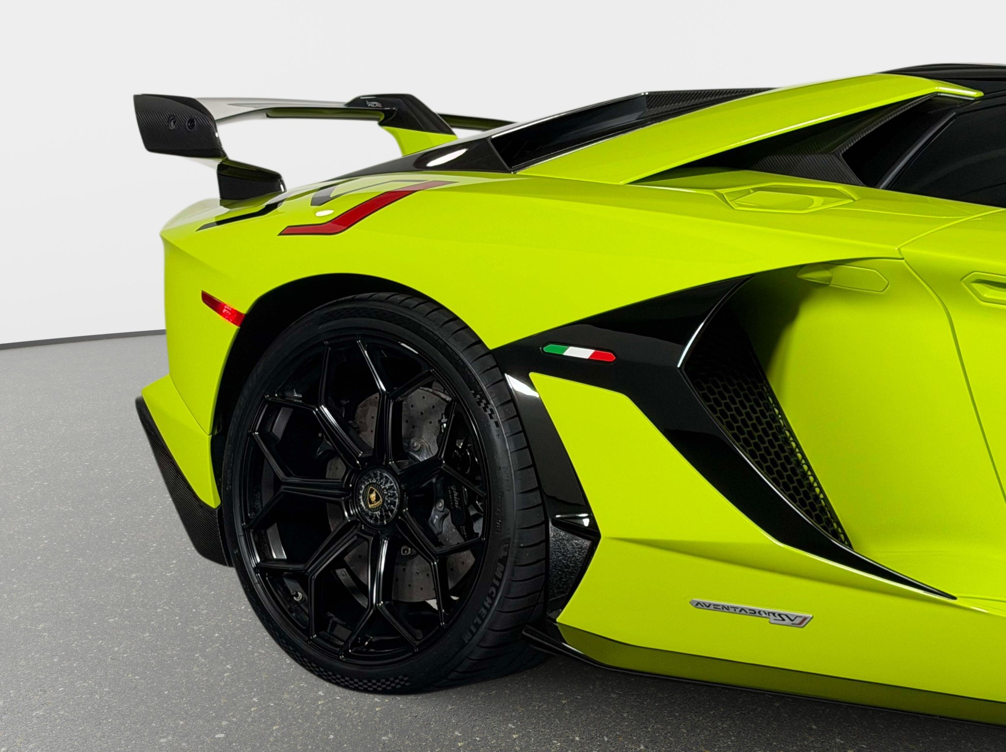 Used 2020 Lamborghini Aventador SVJ AWD/4WD image 5