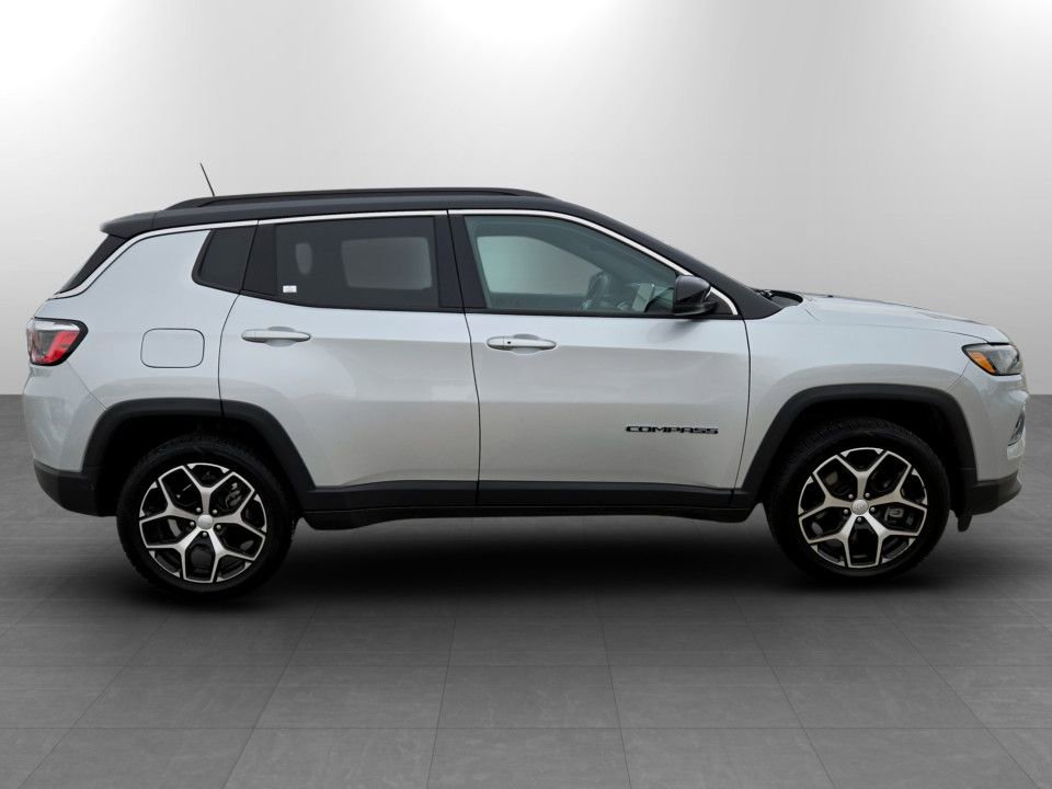 Used 2024 Jeep Compass Limited image 5