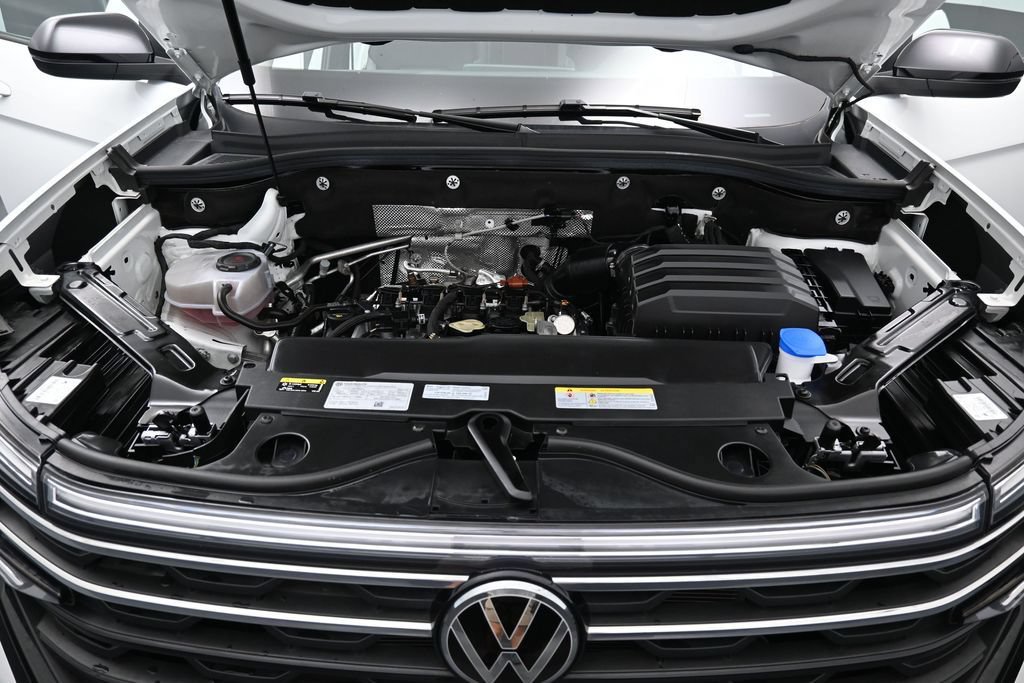 Used 2024 Volkswagen Atlas Peak Edition SE AWD/4WD image 36