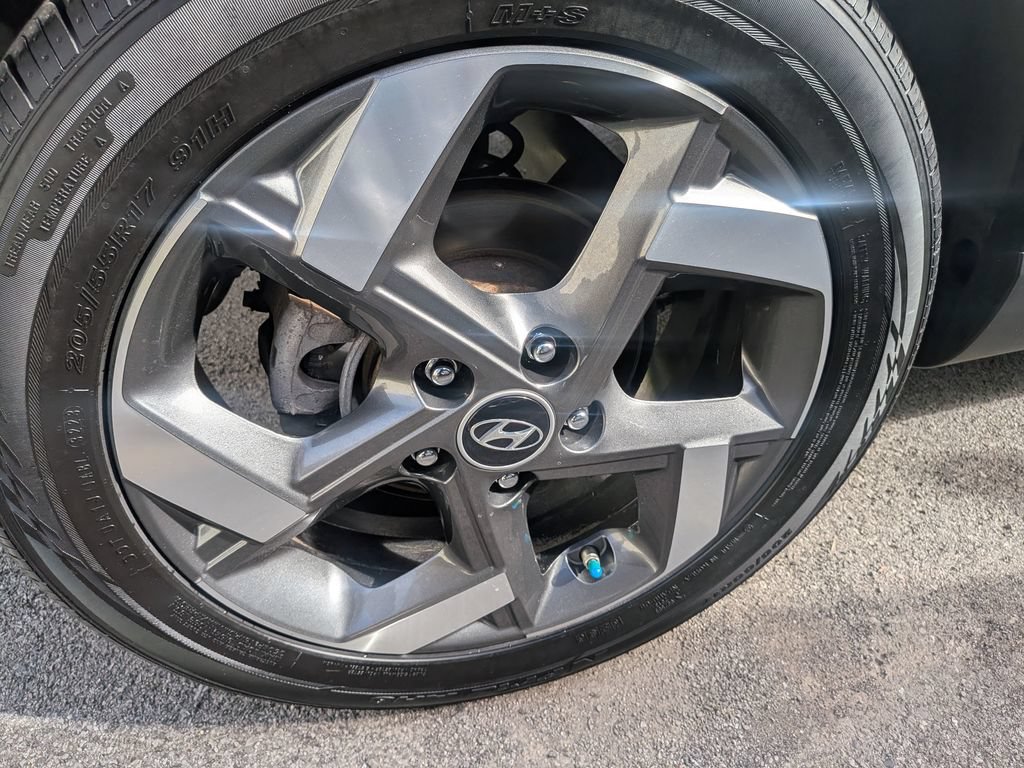 Certified 2024 Hyundai Venue SEL FWD image 40
