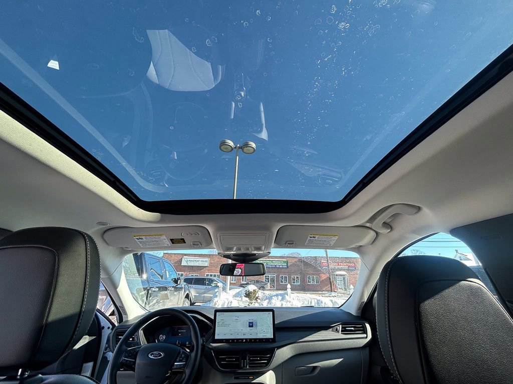 Used 2025 Ford Escape Platinum w/ Premium Technology Package image 25