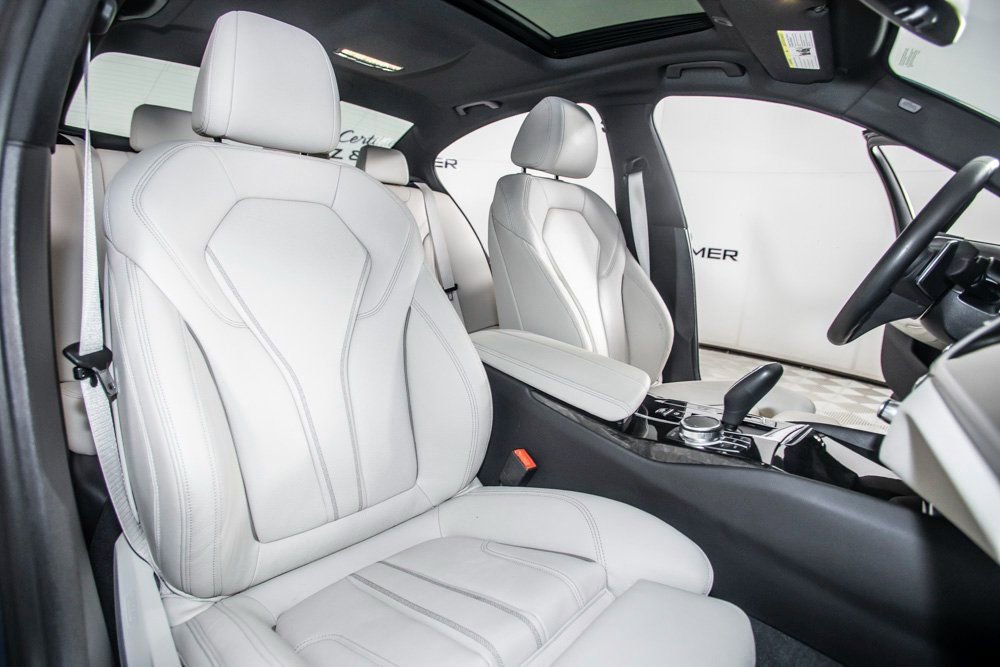 Used 2023 BMW 530e w/ Premium Package image 14