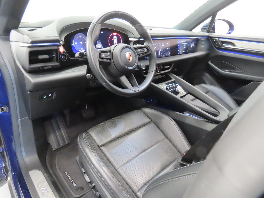 Certified 2024 Porsche Macan 4 Electric AWD/4WD image 4