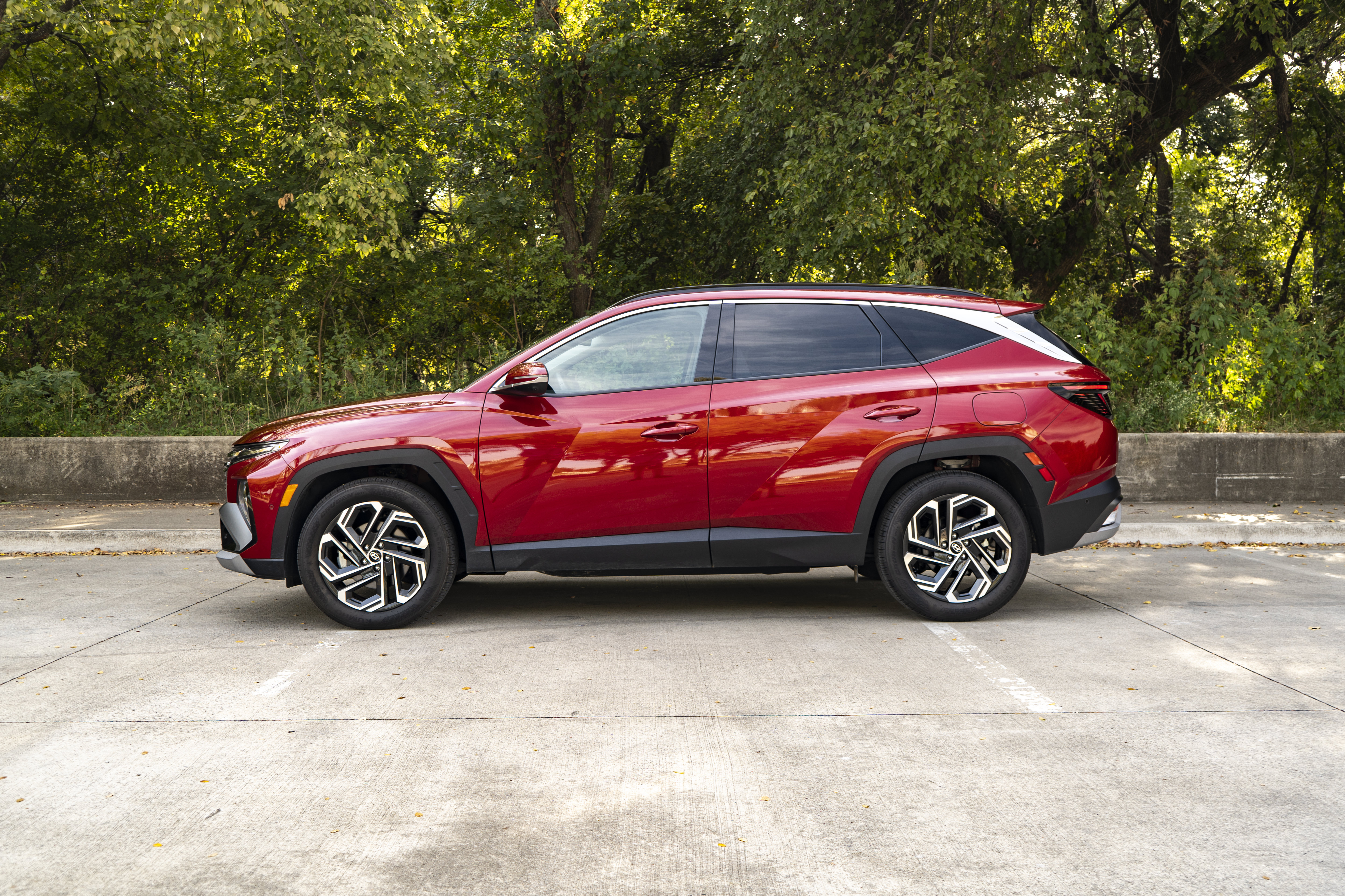 Used 2025 Hyundai Tucson Limited FWD image 6