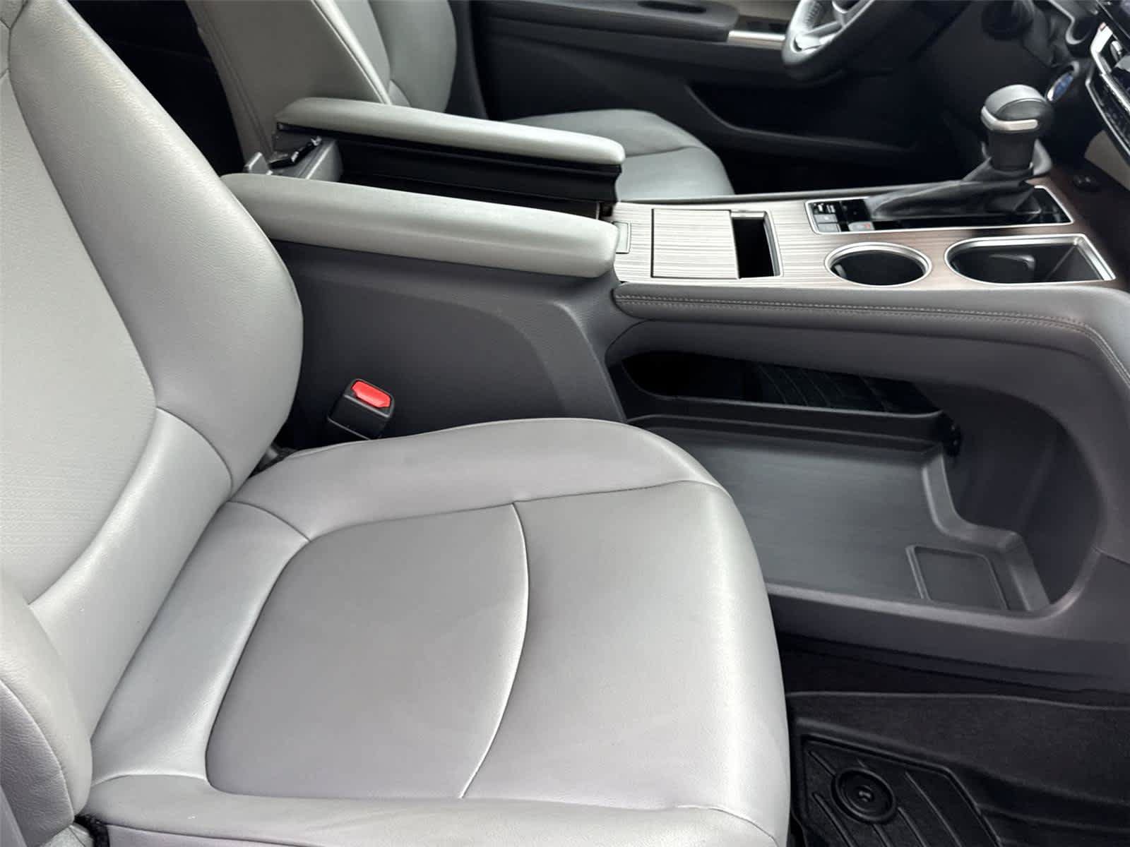Used 2022 Toyota Sienna XLE FWD image 17