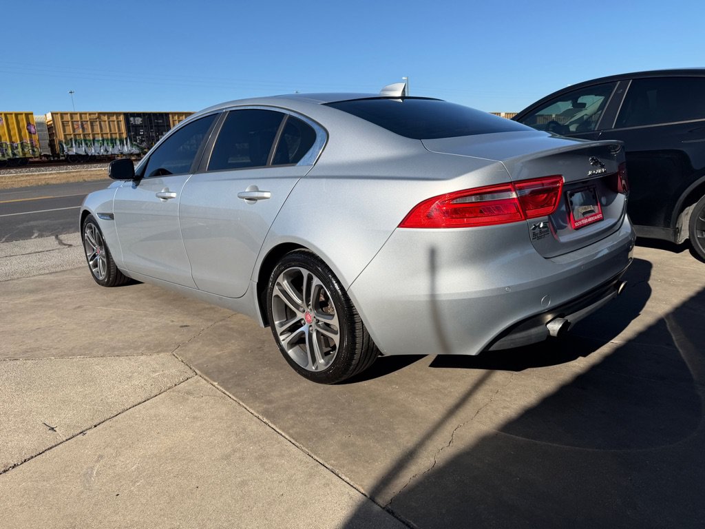 Used 2017 Jaguar XE Premium RWD image 19