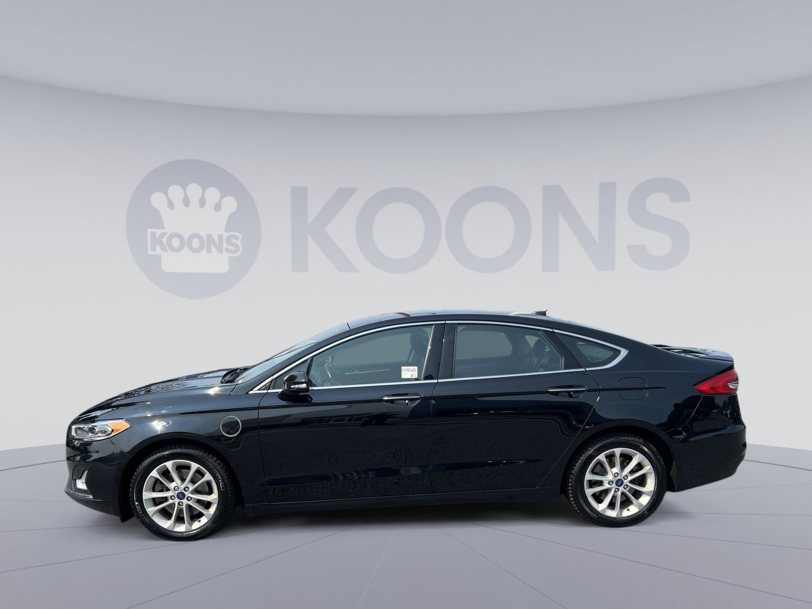 Used 2019 Ford Fusion Energi Titanium FWD image 2