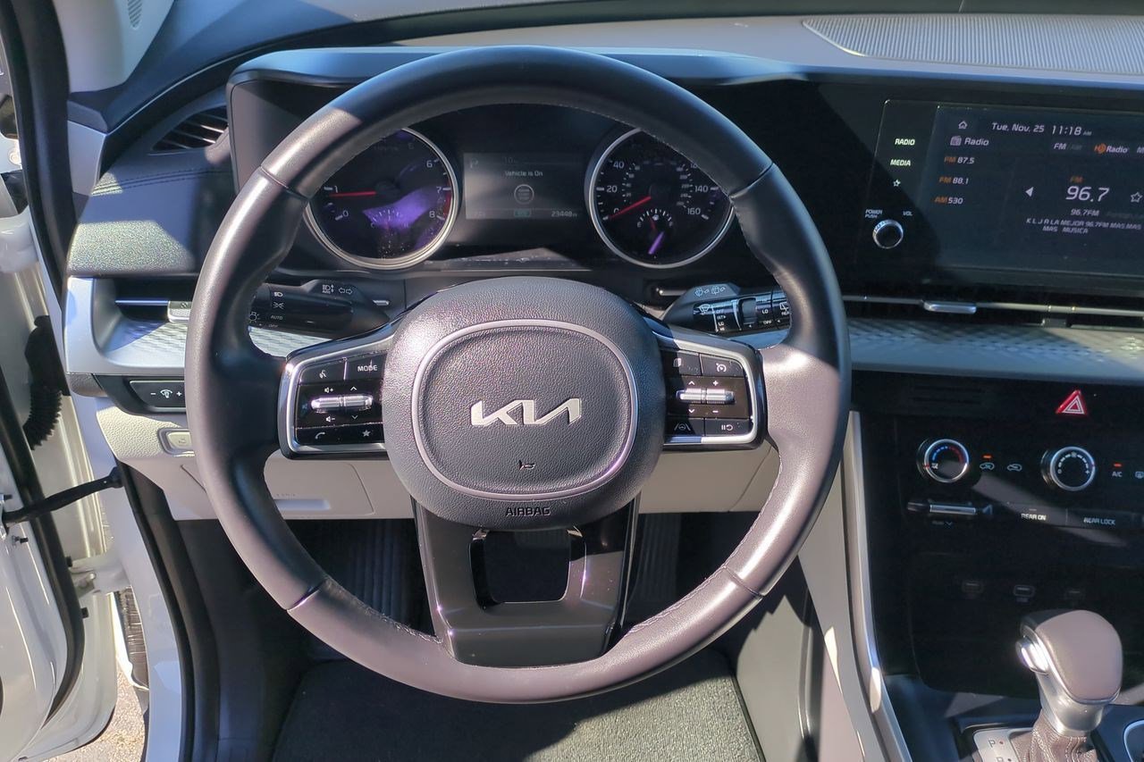 Certified 2024 Kia Carnival LX image 11