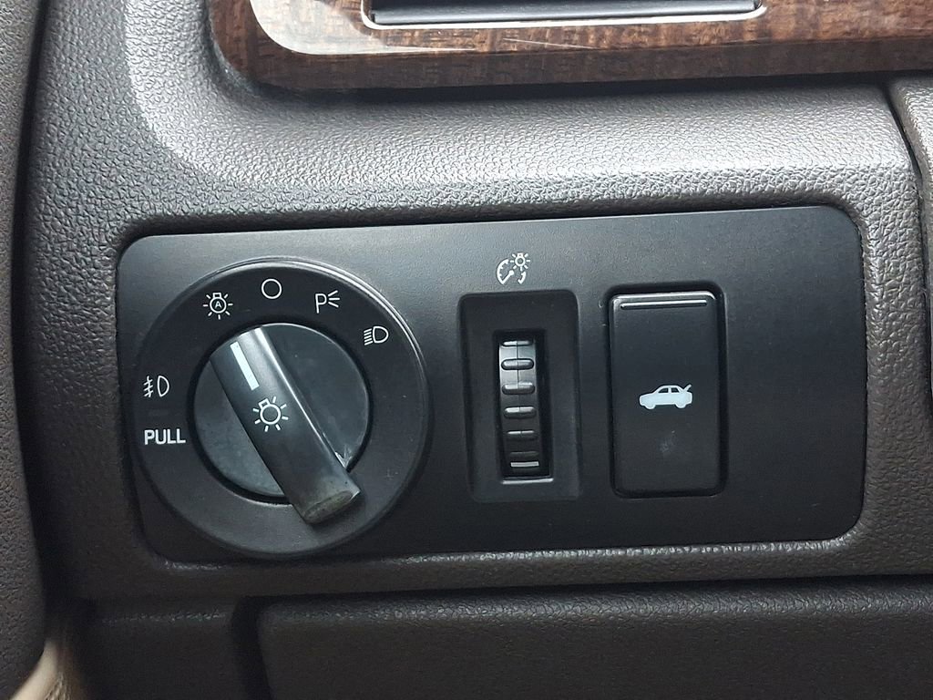 Used 2008 Ford Taurus Limited FWD image 23