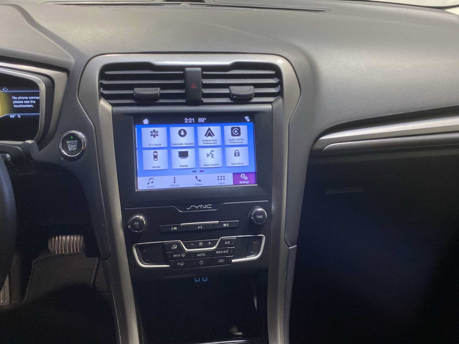 Used 2019 Ford Fusion SE FWD image 16