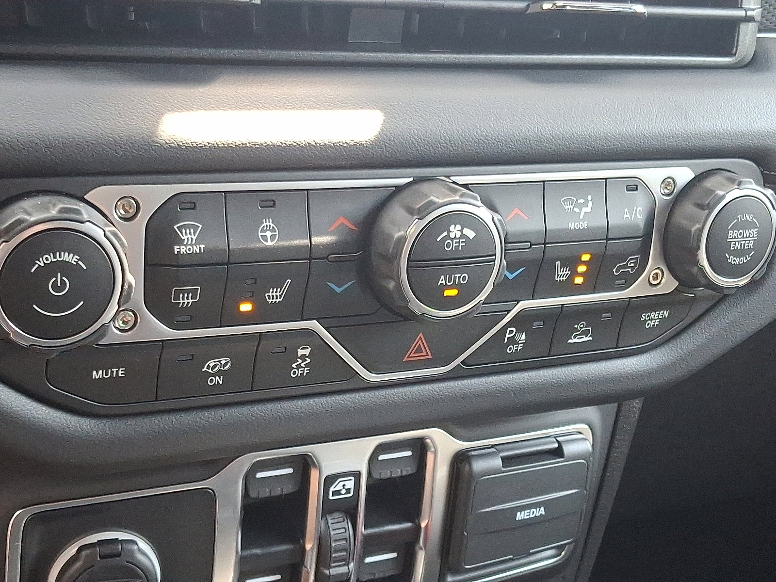 New 2025 Jeep Wrangler Unlimited Rubicon 392 image 15