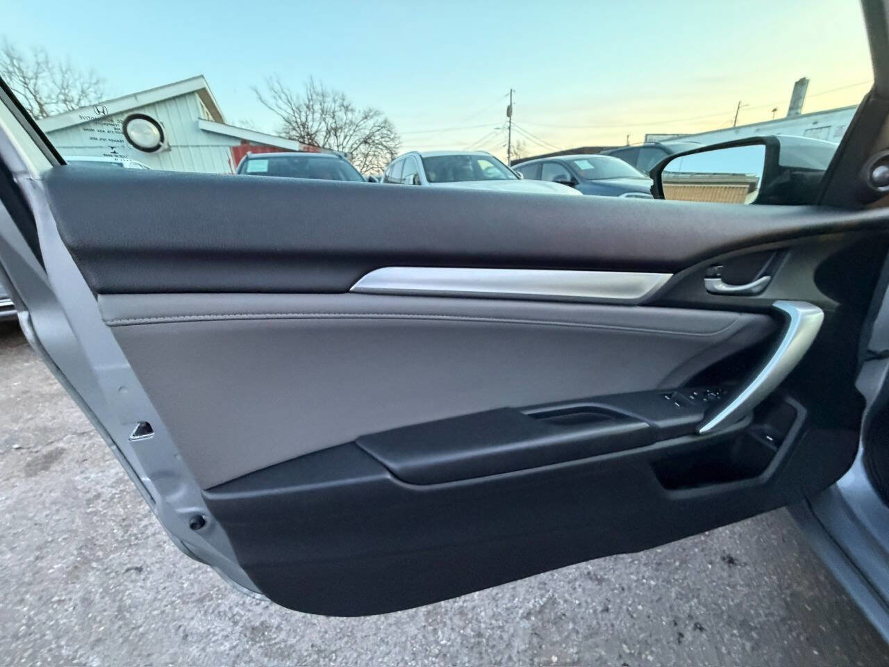 Used 2016 Honda Civic Touring image 10