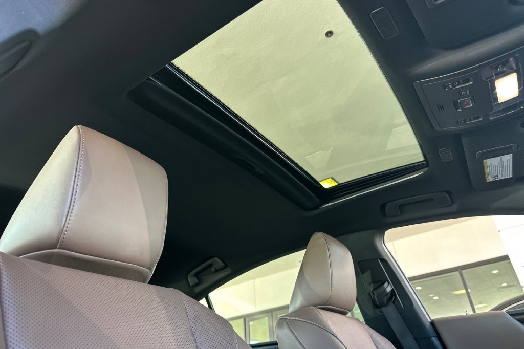 Used 2025 Lexus ES 300h w/ Premium Package FWD image 18