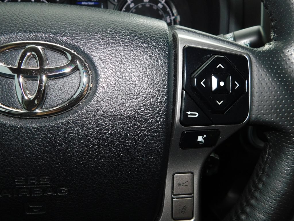 Used 2020 Toyota 4Runner SR5 AWD/4WD image 26
