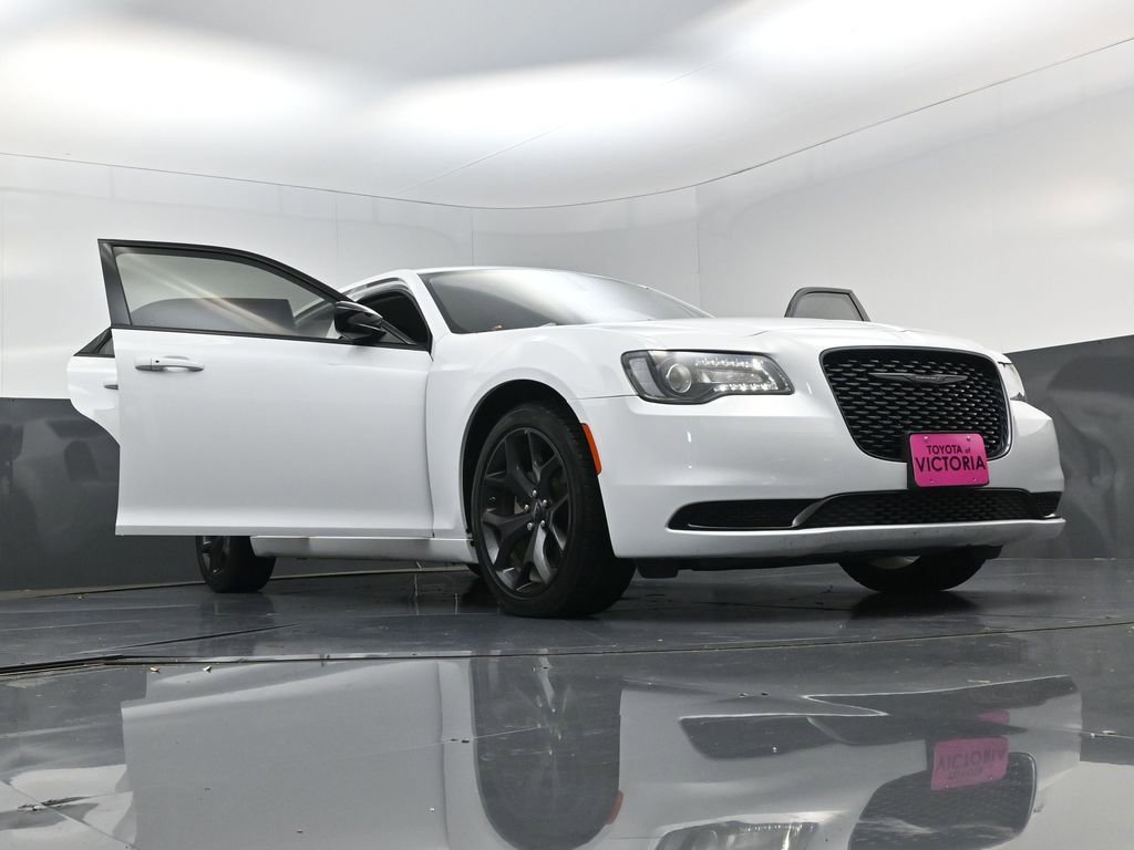 Used 2023 Chrysler 300 Touring w/ Sport Appearance Package image 26