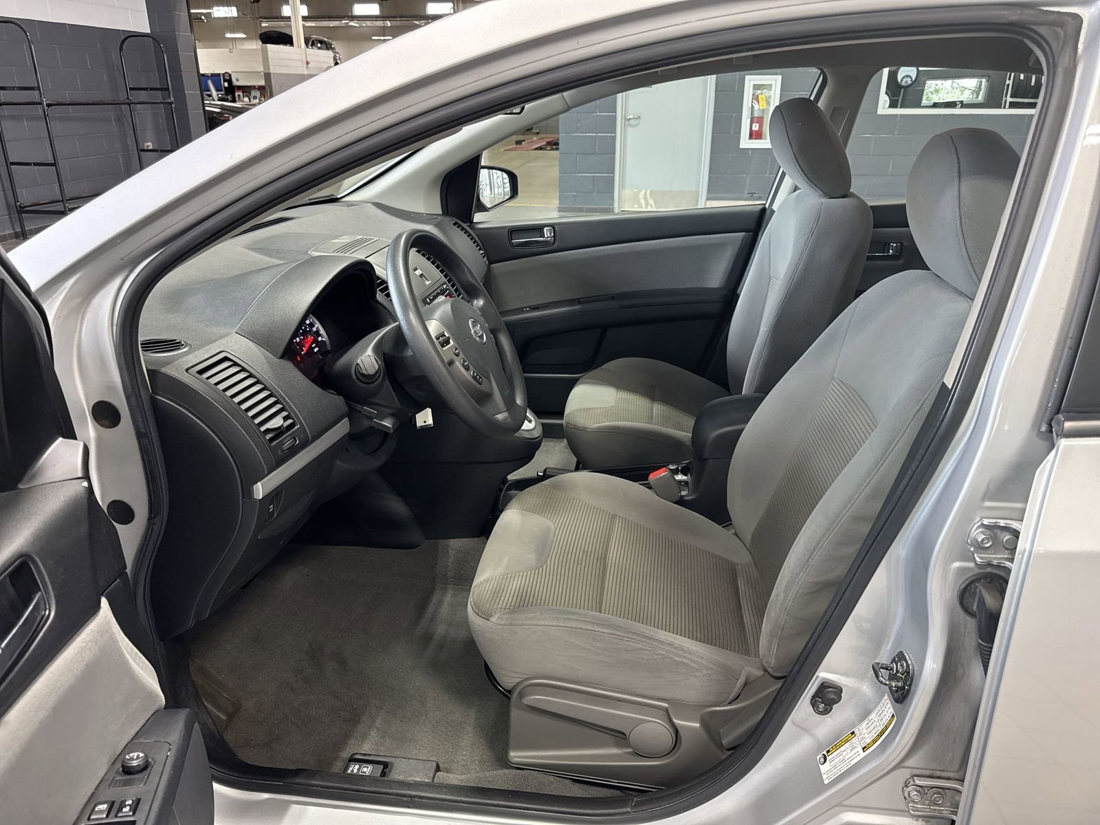 Used 2011 Nissan Sentra 2.0 SR FWD image 10