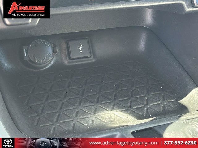 Used 2021 Toyota RAV4 LE AWD/4WD image 34