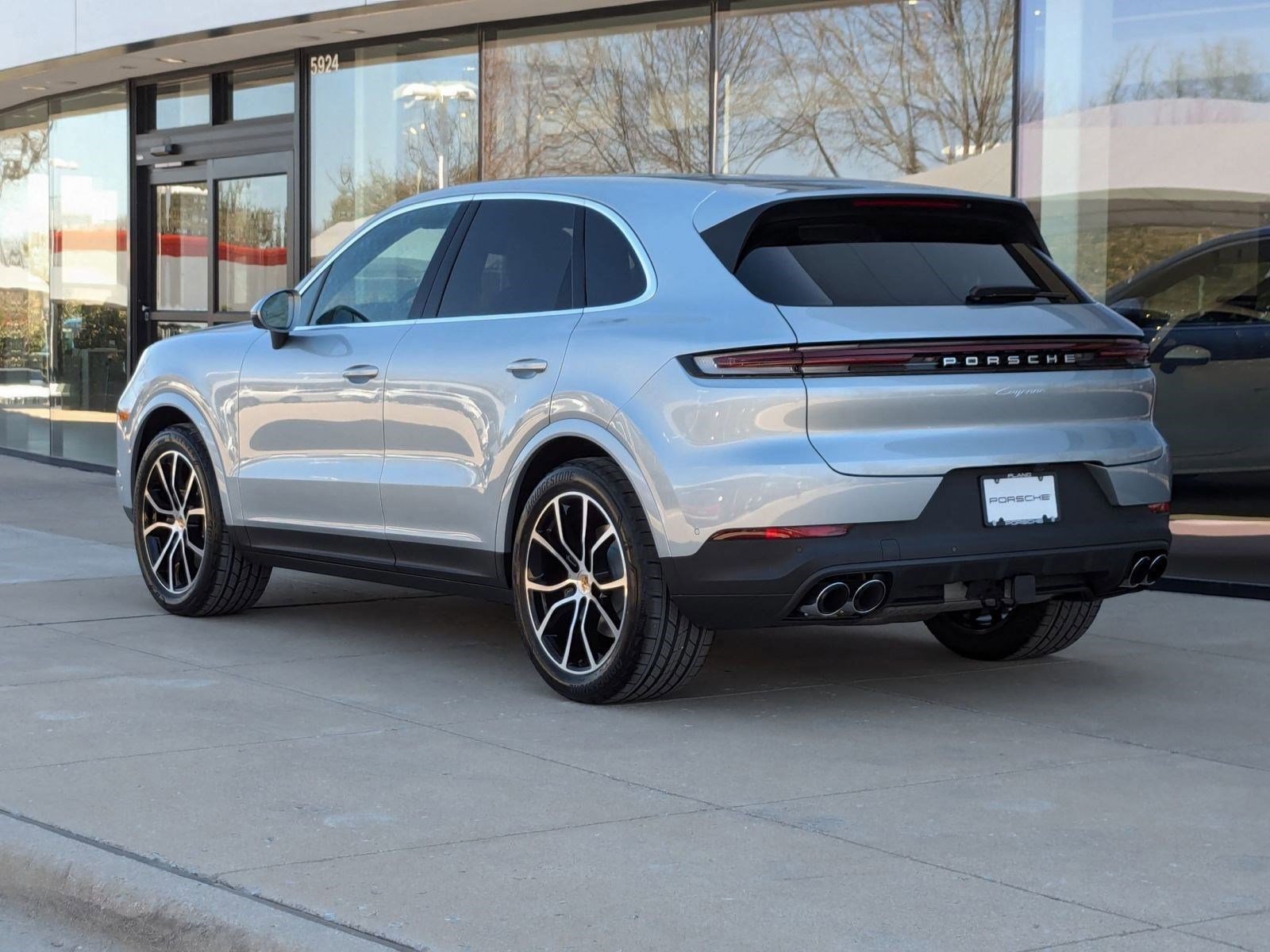 Certified 2025 Porsche Cayenne image 3
