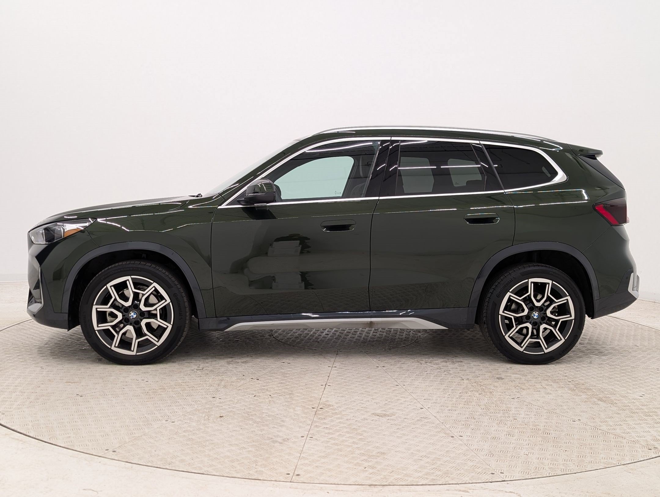 Used 2025 BMW X1 xDrive28i w/ Convenience Package AWD/4WD image 2