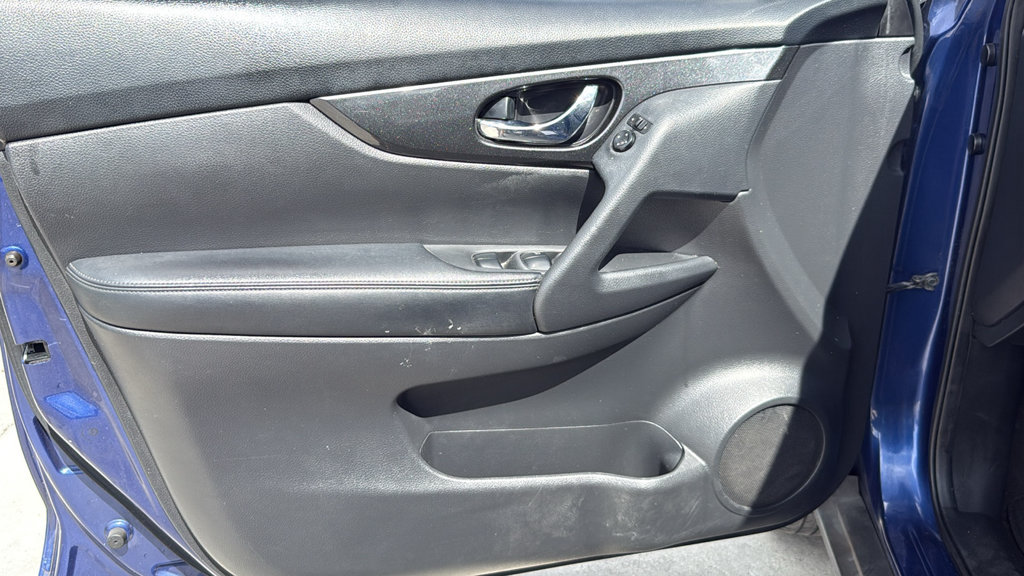 Used 2019 Nissan Rogue SV FWD image 18