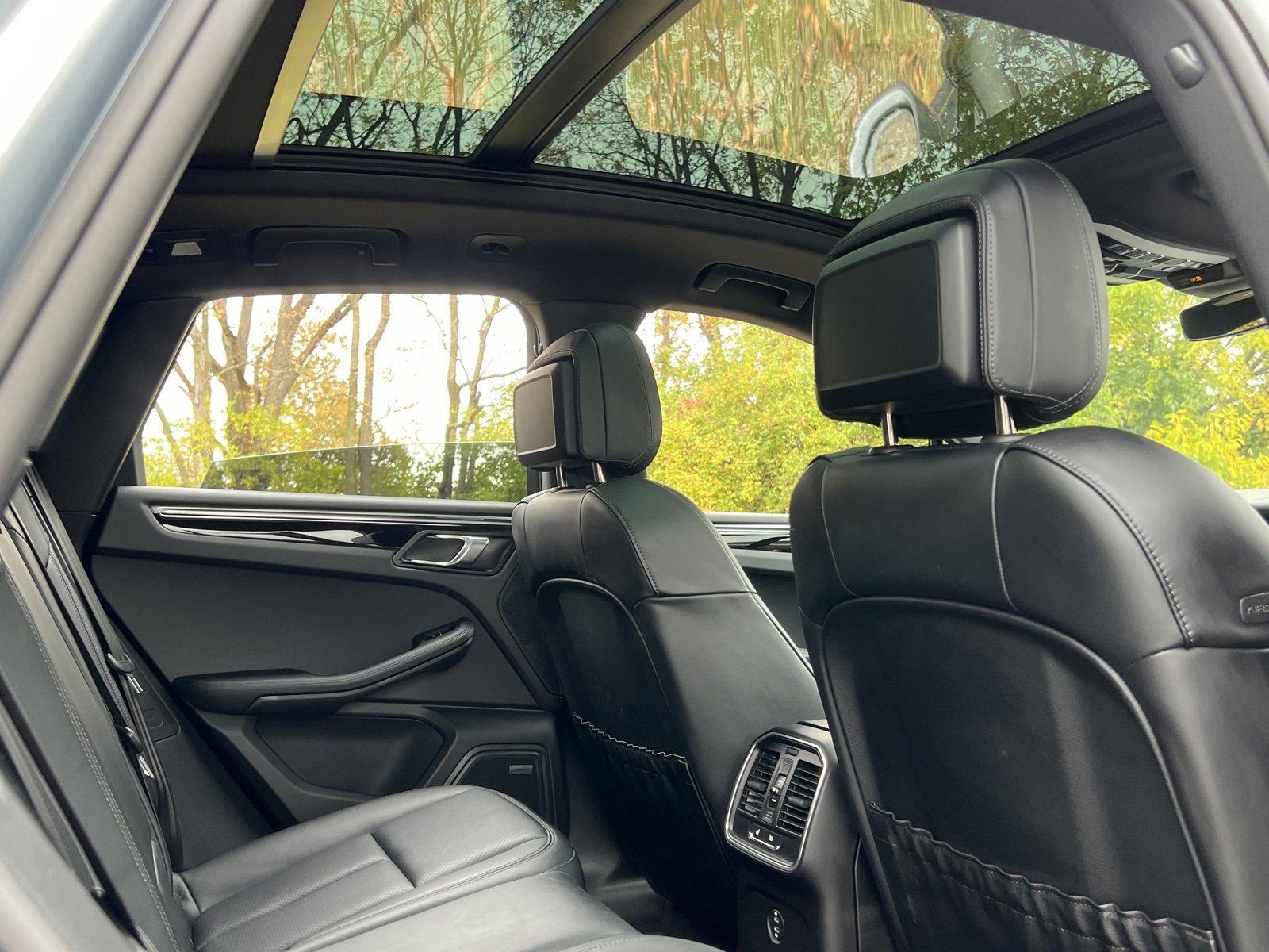 Certified 2025 Porsche Macan image 21