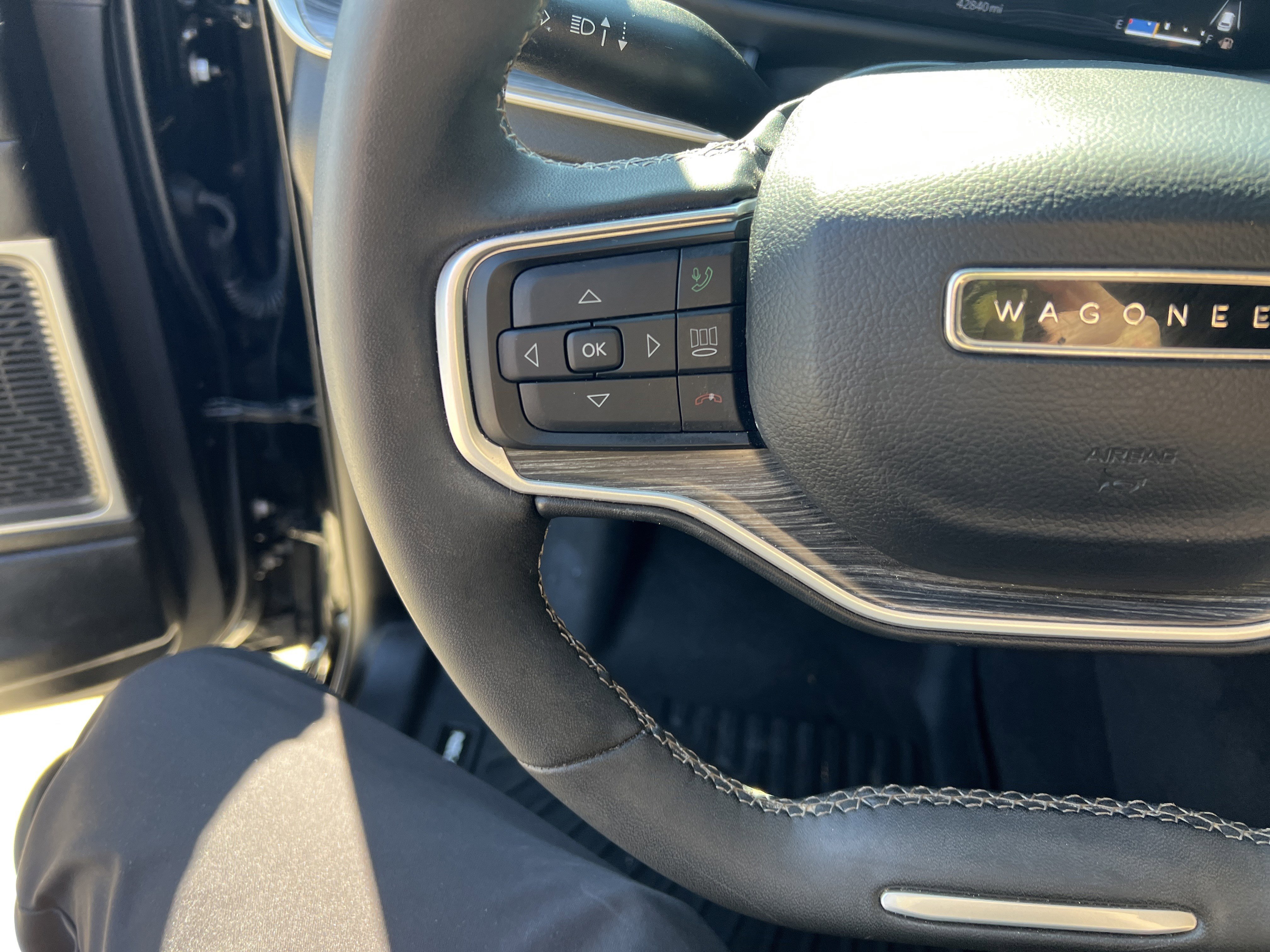 Used 2023 Jeep Wagoneer Series III w/ Preferred Equipment Group image 18