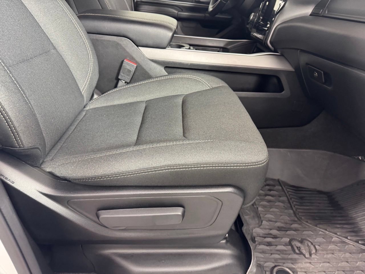Used 2023 RAM 1500 Big Horn AWD/4WD image 35