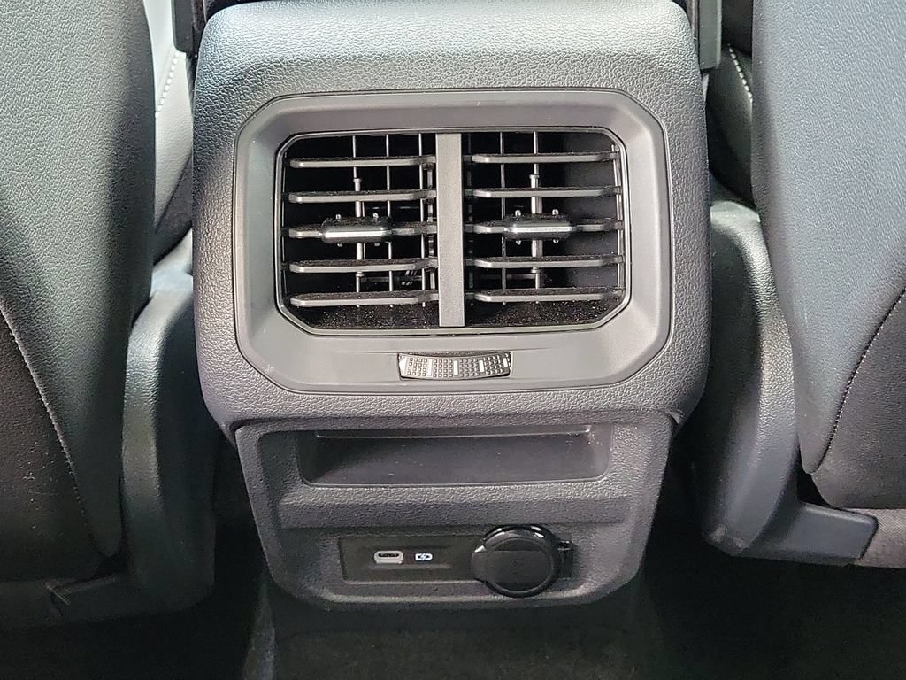 Used 2023 Volkswagen Tiguan SE w/ Panoramic Sunroof Package FWD image 12