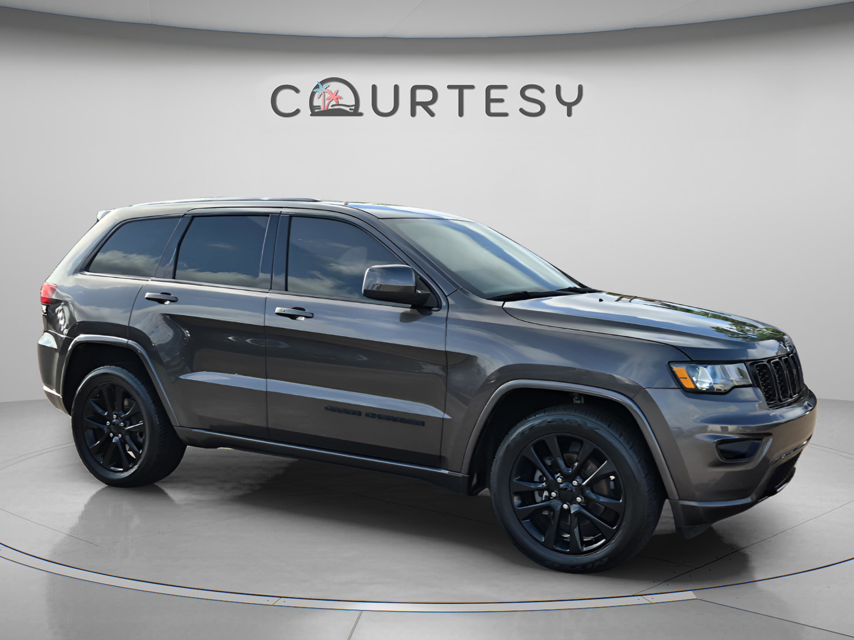 Used 2019 Jeep Grand Cherokee Altitude RWD image 9