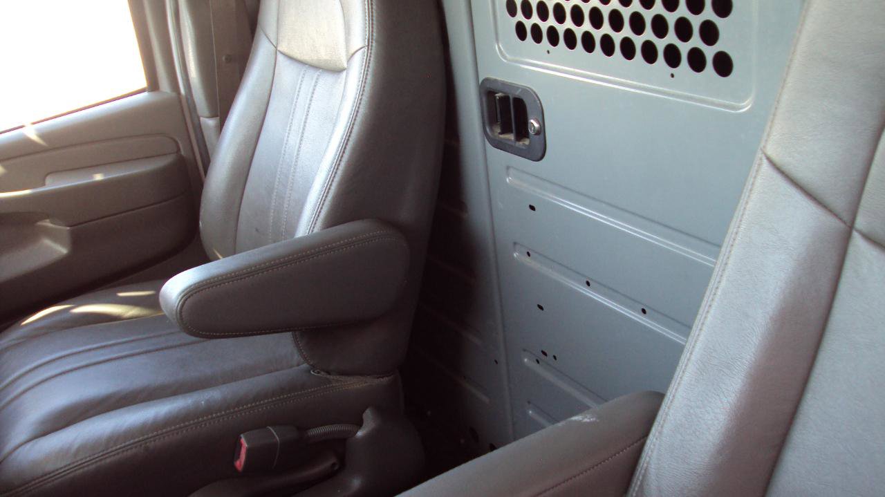 Used 2014 Chevrolet Express 1500 AWD image 27