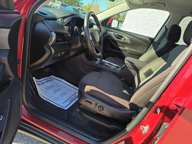 Used 2020 Chevrolet Traverse LT image 11