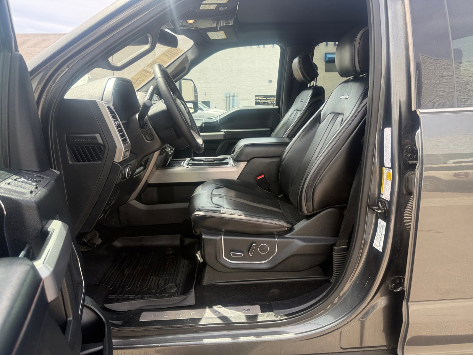 Used 2019 Ford F350 Platinum w/ Platinum Ultimate Package image 12