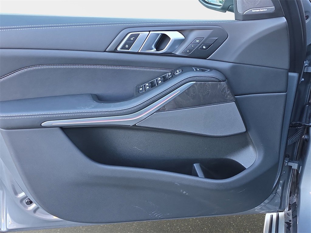 Used 2025 BMW X5 xDrive40i w/ Climate Comfort Package image 31