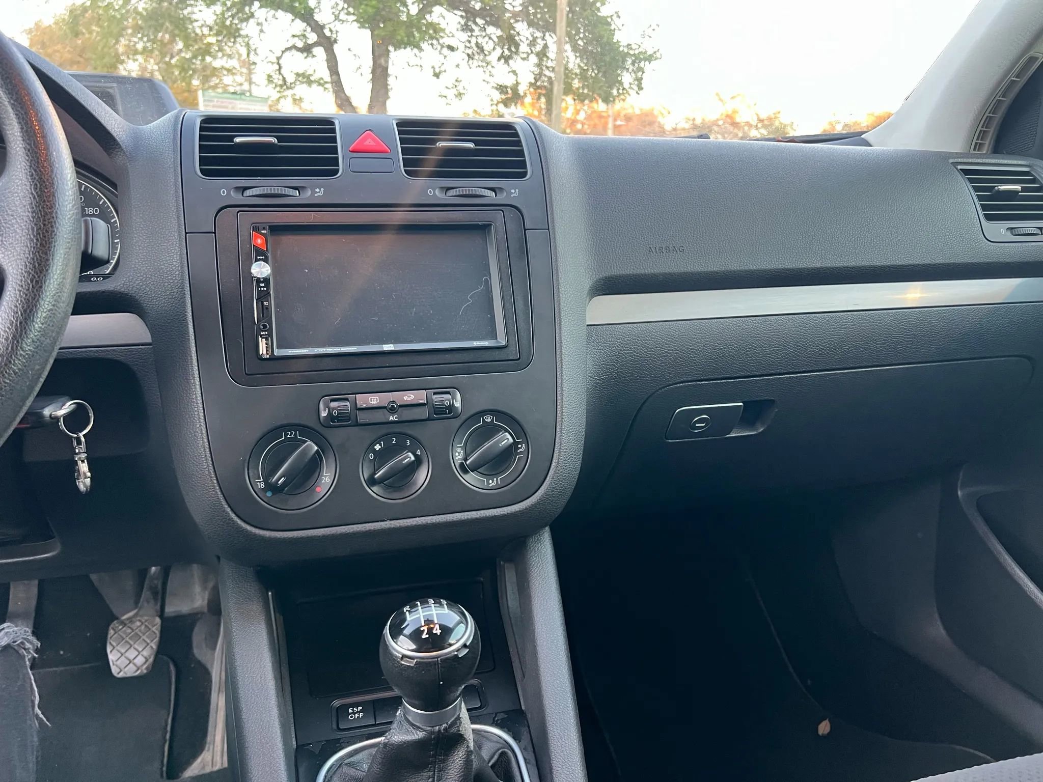 Used 2008 Volkswagen Rabbit 4-Door image 10