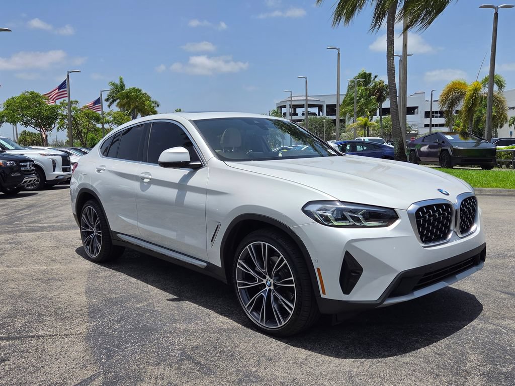 Used 2025 BMW X4 xDrive30i w/ Premium Package AWD/4WD image 2