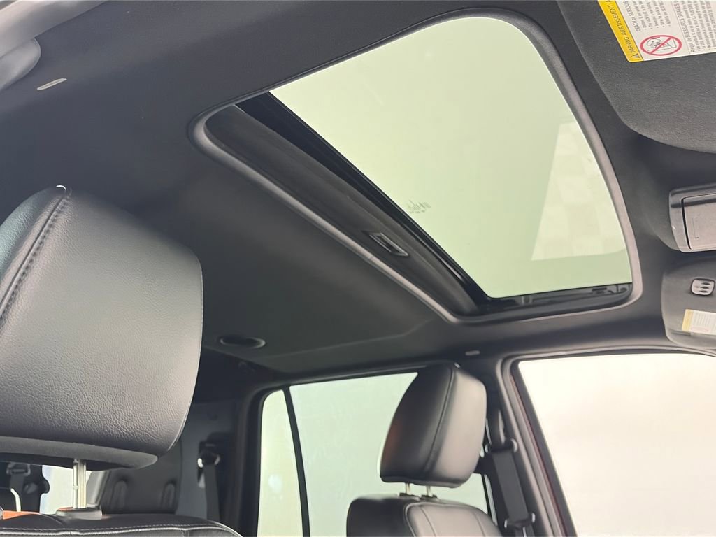 Used 2017 Ford Expedition XLT w/ Equipment Group 202A AWD/4WD image 33