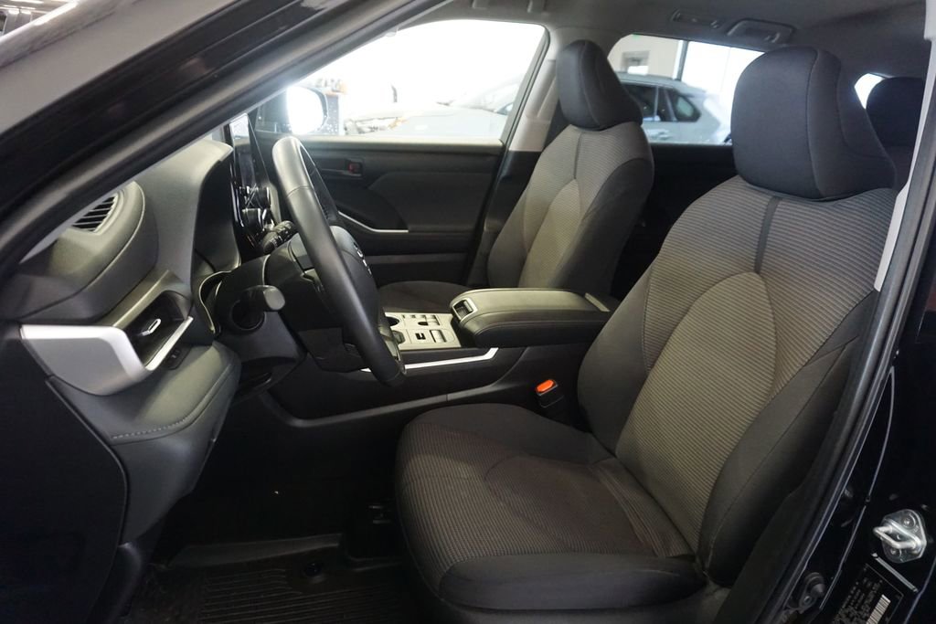 Used 2023 Toyota Highlander LE image 17