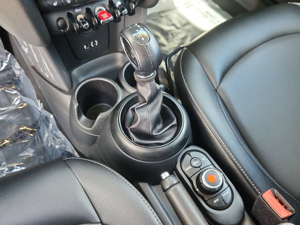 Used 2018 MINI Cooper 4-Door Hardtop FWD image 21