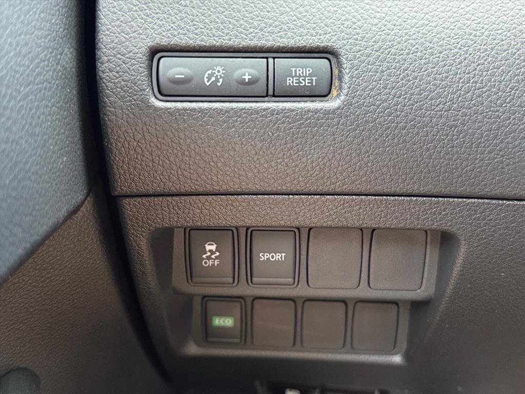 Used 2015 Nissan Rogue S FWD image 17