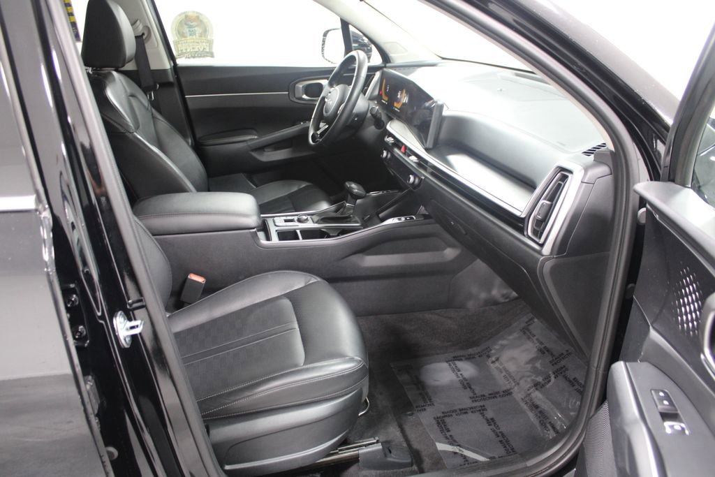 Used 2024 Kia Sorento S image 26