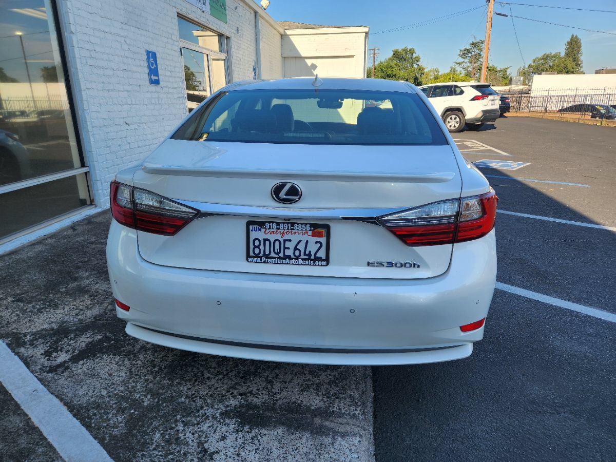 Used 2018 Lexus ES 300h w/ Luxury Package FWD image 4