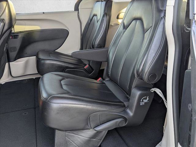 Used 2023 Chrysler Pacifica Touring-L image 16