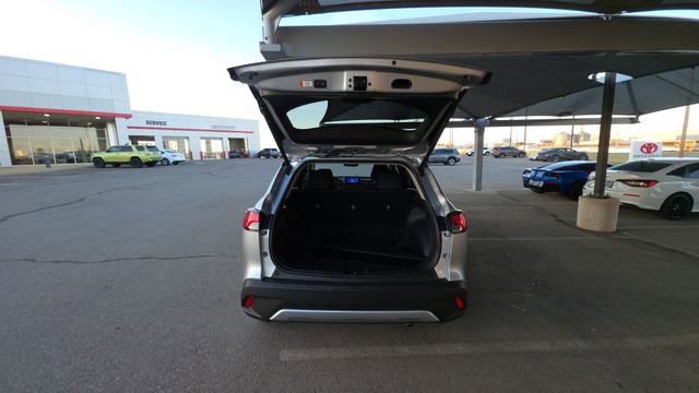 Used 2025 Toyota Corolla Cross XLE w/ Convenience Package image 27