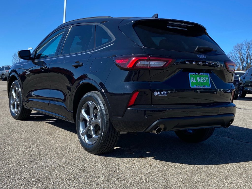 Used 2023 Ford Escape ST-Line w/ Tech Pack #1 AWD/4WD image 7