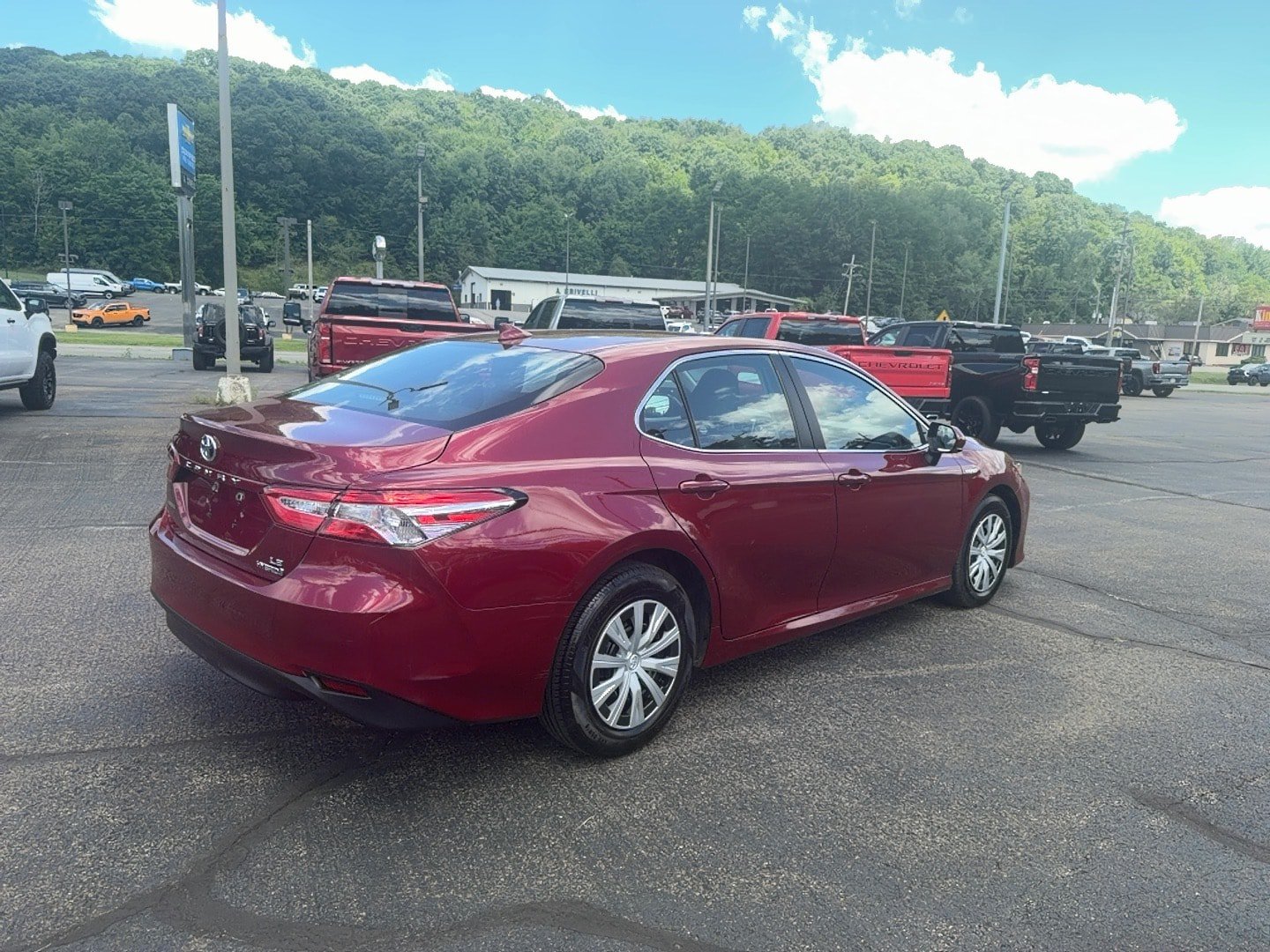 Used 2020 Toyota Camry LE FWD image 5