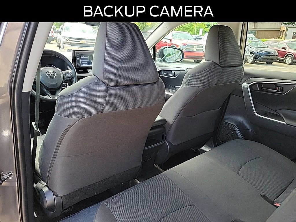 Used 2021 Toyota RAV4 LE AWD/4WD image 12