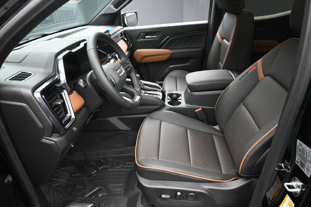 New 2026 GMC Canyon AT4 w/ Technology Plus Package AWD/4WD image 17