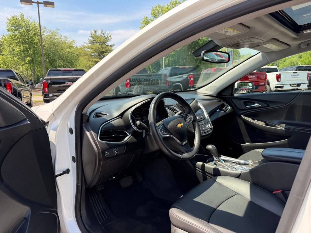 Certified 2018 Chevrolet Malibu LT w/ Leather Package FWD image 18